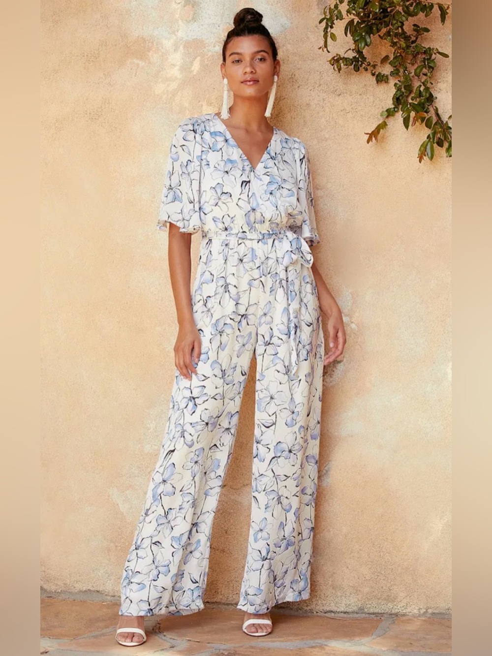 Lulus Floral V-Neck Wide-Leg Jumpsuit in Cream and Blue- fully lined, size small - Picture 1 of 14